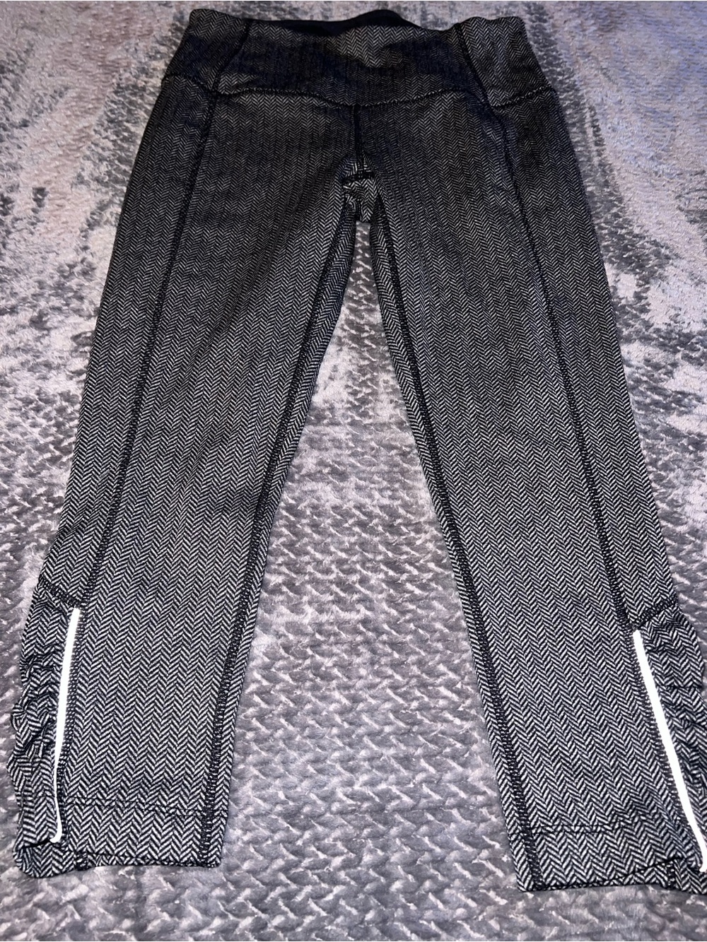 Mondetta Black and White Active Capri Leggings with reflective patches